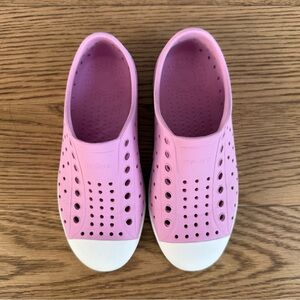 Native Jefferson Pink Kids Water Shoes Slip On Summer Beach Size 12